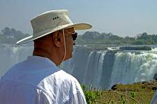 Zimbabwe

Victoria Falls

September 2005

Foto: David Gannon

E-mail: David.Gannon@gmx.de