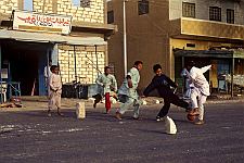 Siwa, Ägypten. <br>April 1997.<br><br>Photograph: David Gannon<br><br>E-mail: David.Gannon@gmx.de