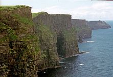 Cliffs of Moher, Irland.<br>Mai 2003.<br><br>Photograph: David Gannon<br><br>E-mail: David.Gannon@gmx.de