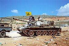 Süden, Libanon. <br><br>Der ehemals besetzte Südlibanon zwei Tage nach dem Abzug der israelischen Armee. <br><br>Mai 2000.<br><br>Photograph: David Gannon<br><br>E-mail: David.Gannon@gmx.de